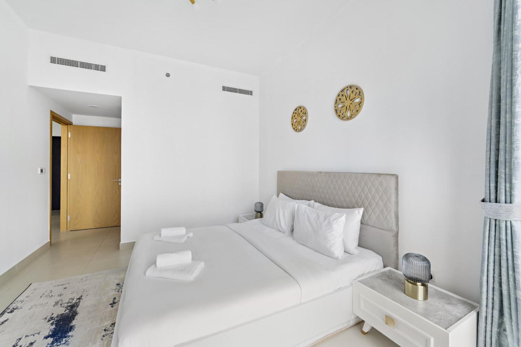 Vayk - Spacious 2 Bd With Burj Khalifa Views Apartment *